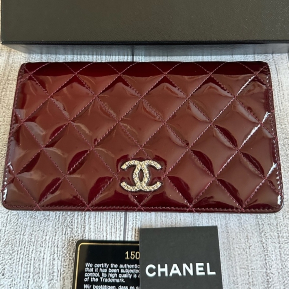 Chanel Rare Burgundy Yen Wallet - Vintage Patent Leather EUC - Picture 1 of 13